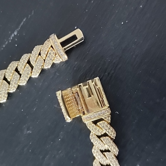 Bain Miller goldtone cubic zirconia men's bracelet with beautiful clasp closure - Picture 3 of 6